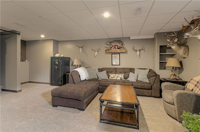 605 Meadow Court, Raymore, MO 64083