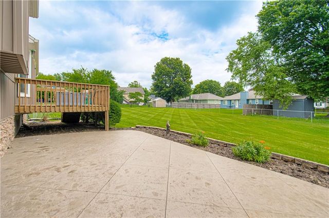 605 Meadow Court, Raymore, MO 64083
