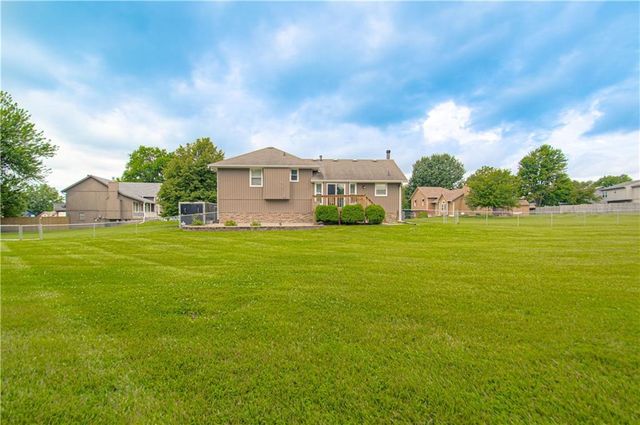 605 Meadow Court, Raymore, MO 64083