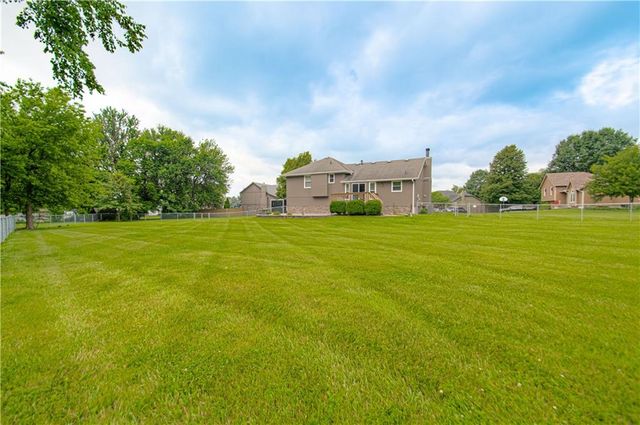 605 Meadow Court, Raymore, MO 64083