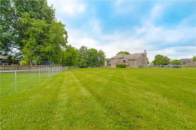 605 Meadow Court, Raymore, MO 64083