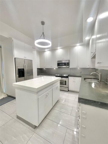6000 Sugar Hill Drive 2, Houston, TX 77057
