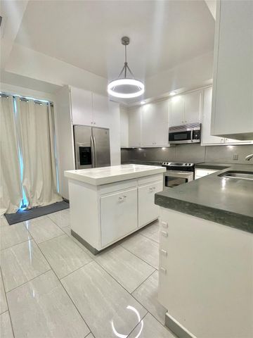6000 Sugar Hill Drive 2, Houston, TX 77057
