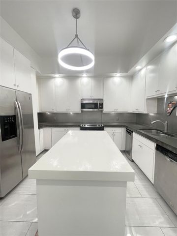 6000 Sugar Hill Drive 2, Houston, TX 77057