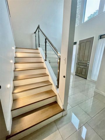 6000 Sugar Hill Drive 2, Houston, TX 77057