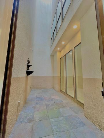 6000 Sugar Hill Drive 2, Houston, TX 77057