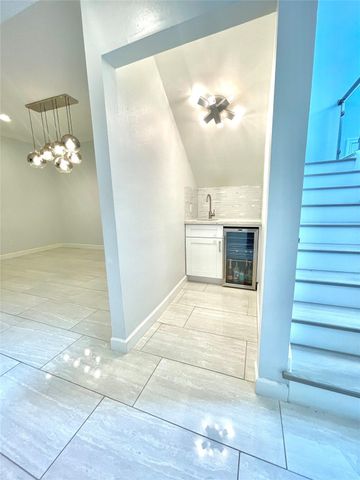 6000 Sugar Hill Drive 2, Houston, TX 77057