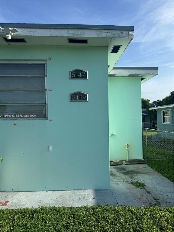 Image 5 of property listing at 5147 NW 1st St, Miami, FL 33126