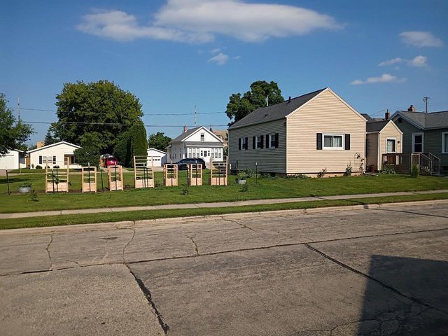 520 PLEASANT STREET, Oshkosh, WI 54901