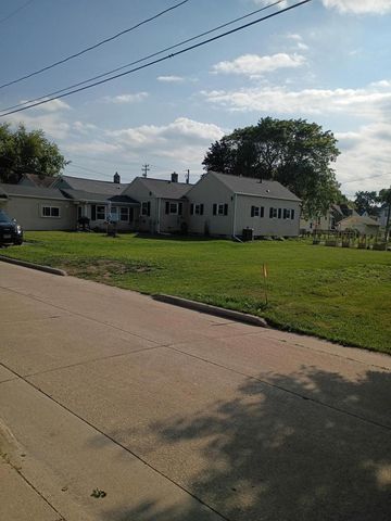 520 PLEASANT STREET, Oshkosh, WI 54901