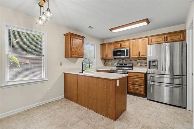 7101 Woodridge Lane, Union City, GA 30291