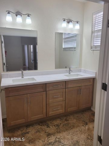 1453 S SINOVA Avenue, Gilbert, AZ 85296