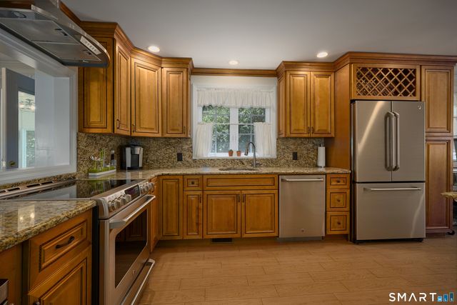 19 Pine Tree Drive, Stamford, CT 06906