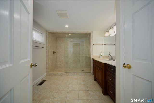19 Pine Tree Drive, Stamford, CT 06906