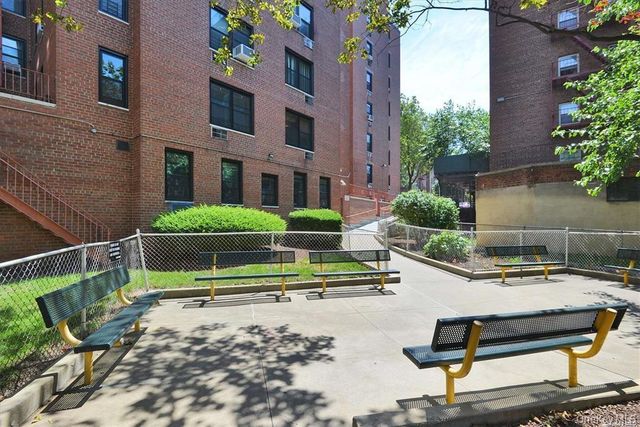 139-15 83rd Avenue 506, Briarwood, NY 11435