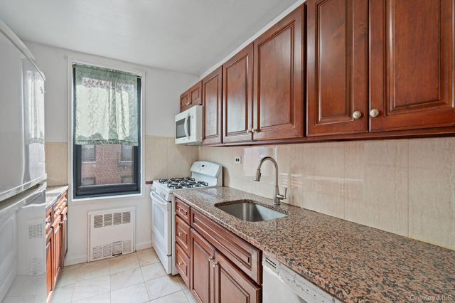 139-15 83rd Avenue 506, Briarwood, NY 11435