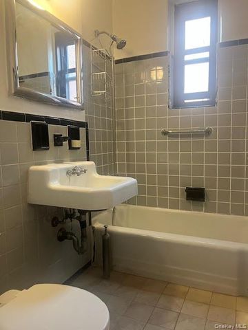 139-15 83rd Avenue 506, Briarwood, NY 11435