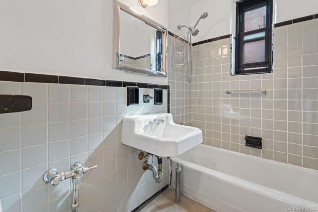 139-15 83rd Avenue 506, Briarwood, NY 11435