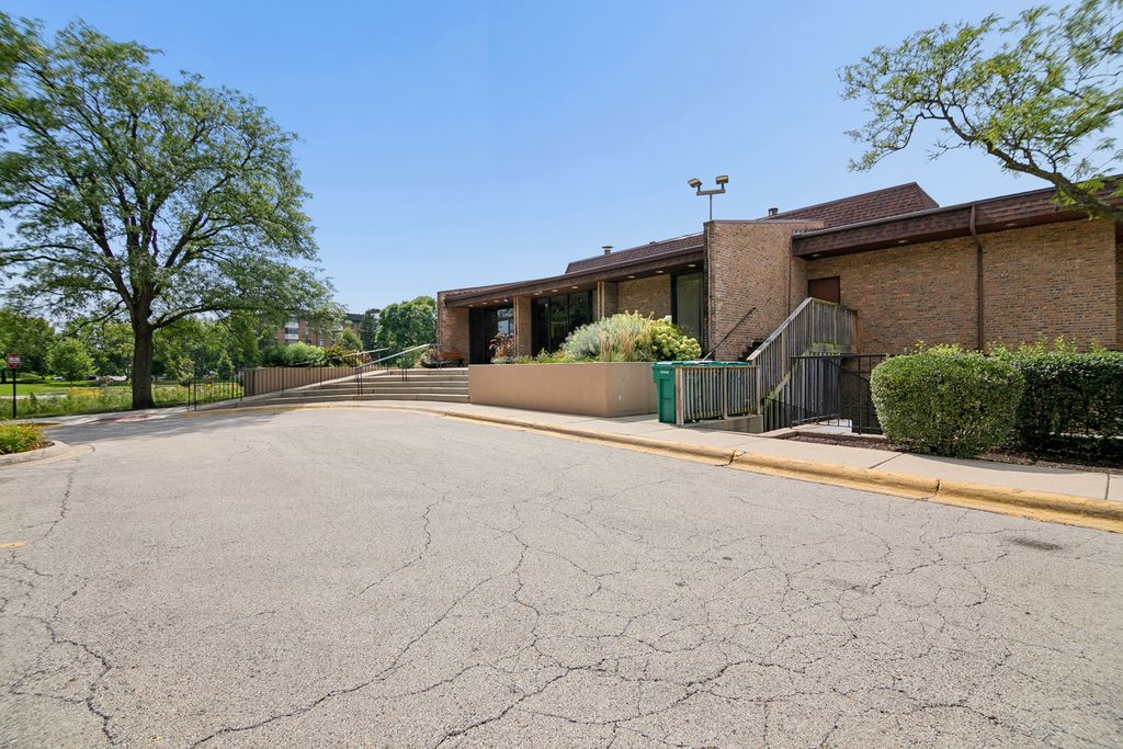 462 Raintree Drive 2A, Glen Ellyn, IL 60137 — exterior