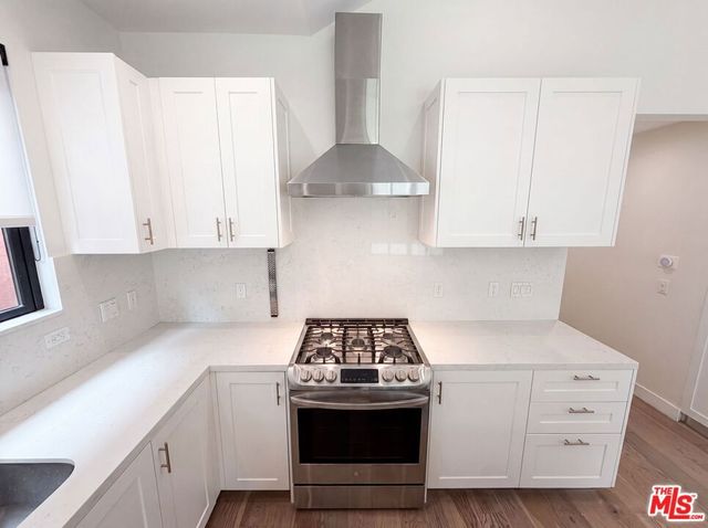 8723 Lookout Mountain Avenue, Los Angeles, CA 90046
