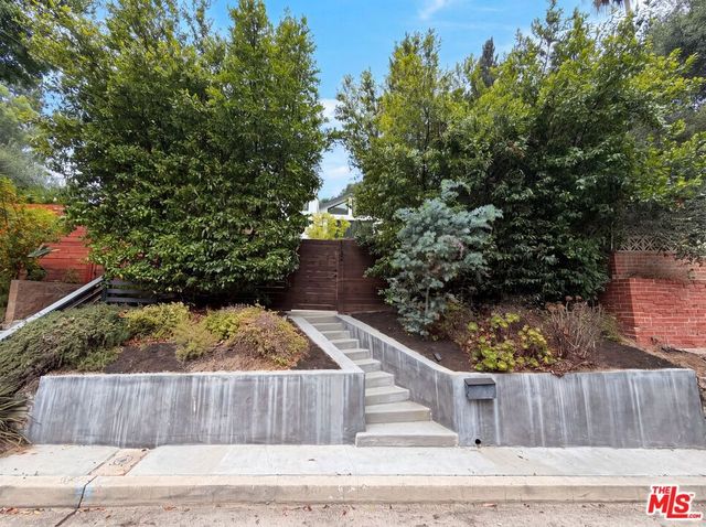 8723 Lookout Mountain Avenue, Los Angeles, CA 90046