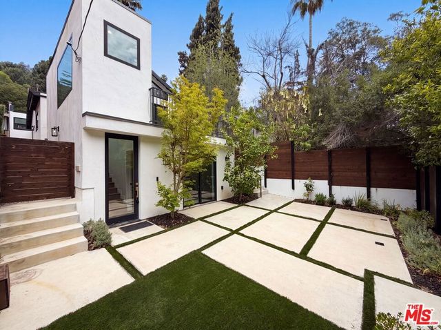 8723 Lookout Mountain Avenue, Los Angeles, CA 90046