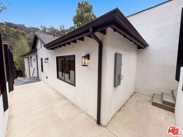 8723 Lookout Mountain Avenue, Los Angeles, CA 90046