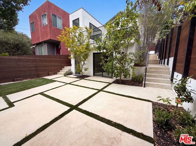 8723 Lookout Mountain Avenue, Los Angeles, CA 90046