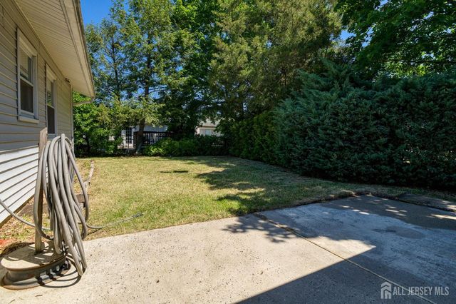 11 Cypress Drive, Monroe, NJ 08831