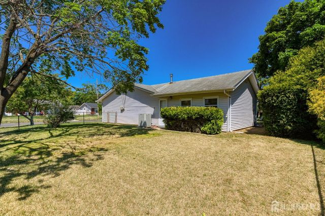11 Cypress Drive, Monroe, NJ 08831