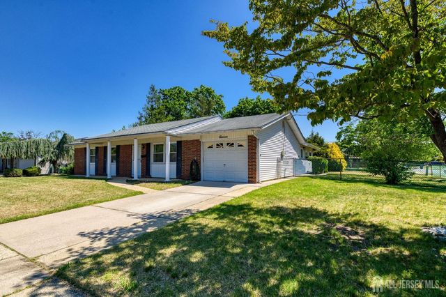 11 Cypress Drive, Monroe, NJ 08831