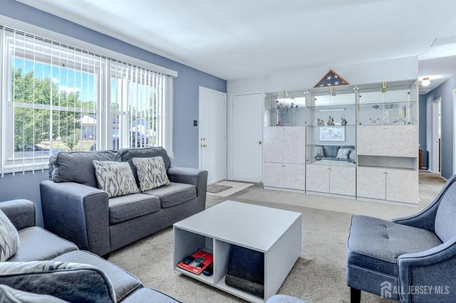 11 Cypress Drive, Monroe, NJ 08831