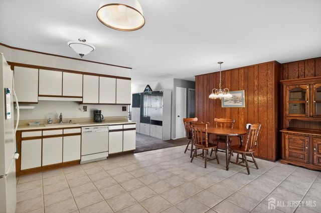 11 Cypress Drive, Monroe, NJ 08831