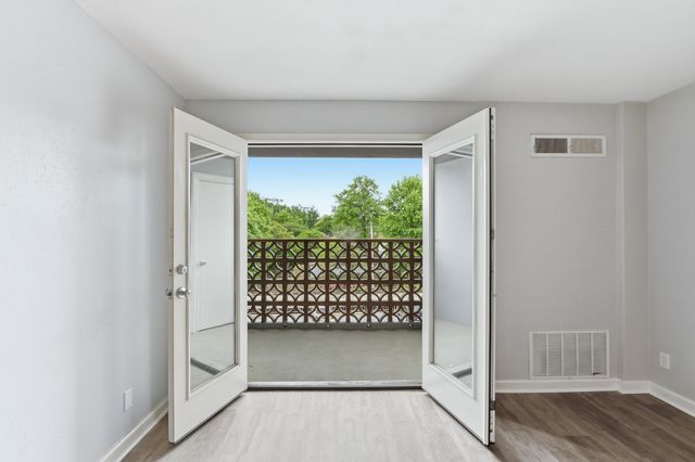 2277 Union Ave Apt 409, Memphis, TN 38104