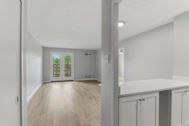 2277 Union Ave Apt 409, Memphis, TN 38104