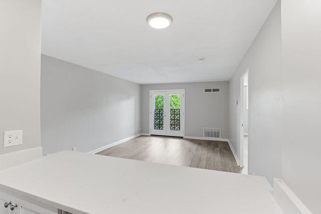 2277 Union Ave Apt 409, Memphis, TN 38104