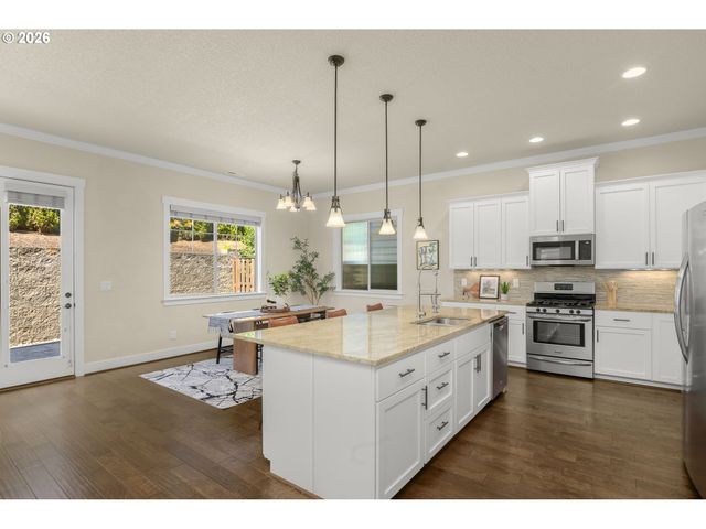 17435 Sw FOREST HOLLOW St, Beaverton, OR 97007