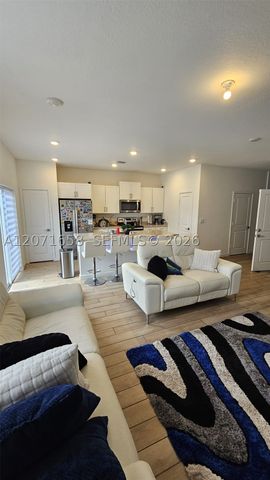 1677 SE 8th Ave, Homestead, FL 33034