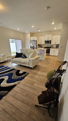 1677 SE 8th Ave, Homestead, FL 33034