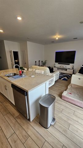 1677 SE 8th Ave, Homestead, FL 33034