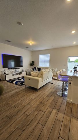 1677 SE 8th Ave, Homestead, FL 33034