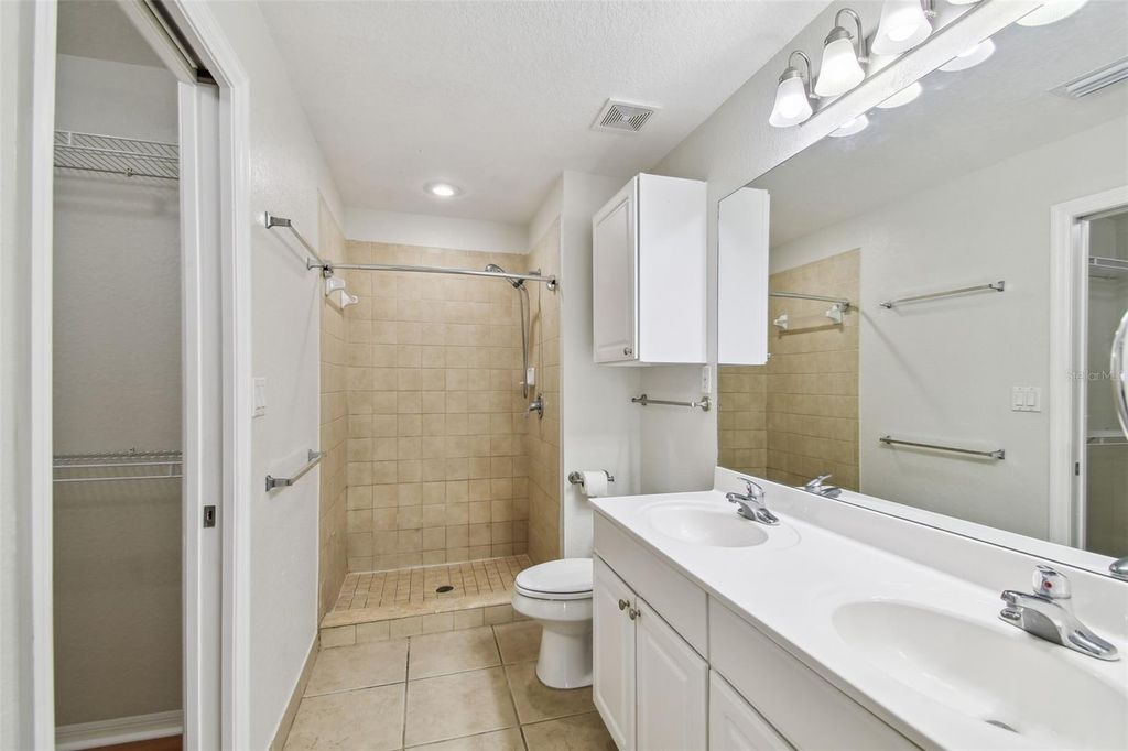 Image 41 of property listing at 119 BEACH HAVEN LANE, Tampa, FL 33609