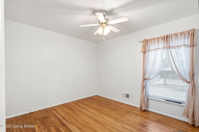 7512 Eider Dr, Louisville, KY 40258