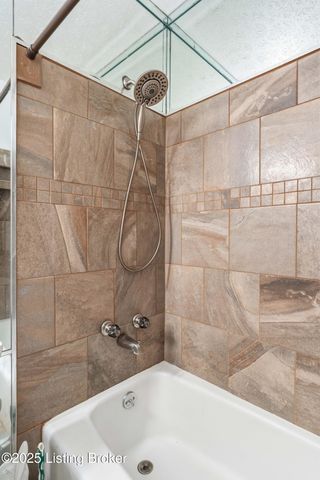 7512 Eider Dr, Louisville, KY 40258