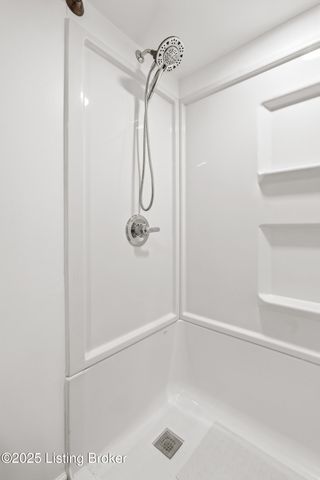 7512 Eider Dr, Louisville, KY 40258