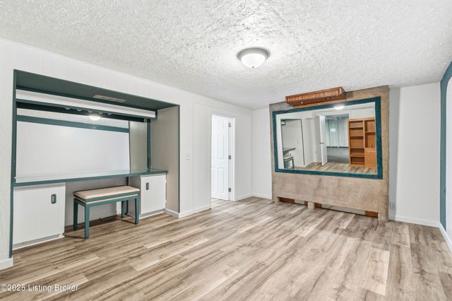 7512 Eider Dr, Louisville, KY 40258