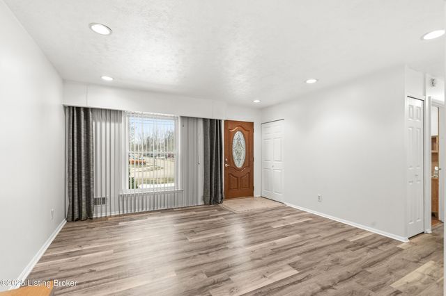 7512 Eider Dr, Louisville, KY 40258