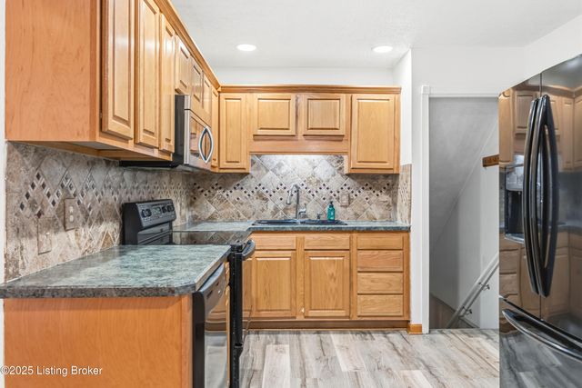 7512 Eider Dr, Louisville, KY 40258