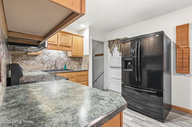 7512 Eider Dr, Louisville, KY 40258