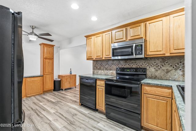 7512 Eider Dr, Louisville, KY 40258